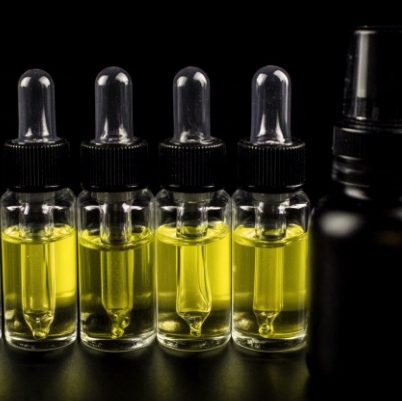 cossolou_e-cigarette_flavours_black_table_black_background_lo_421281b8-2637-4bd8-a07f-3d7d4c5b492e_0